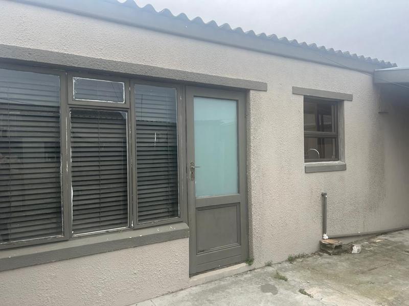 6 Bedroom Property for Sale in Kensington Western Cape